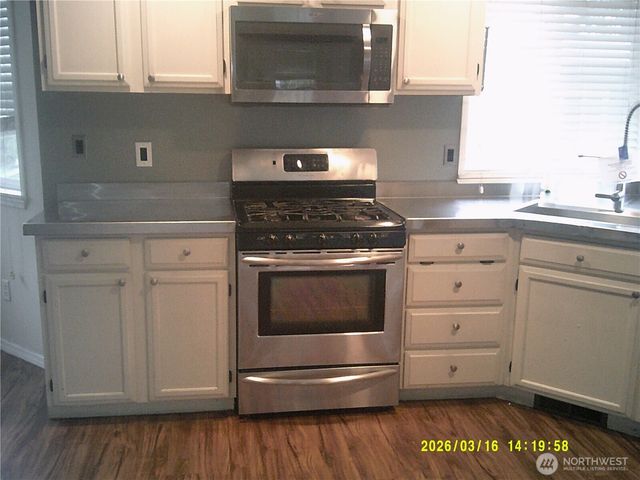 305 S 32nd Place, Mount Vernon, WA 98274