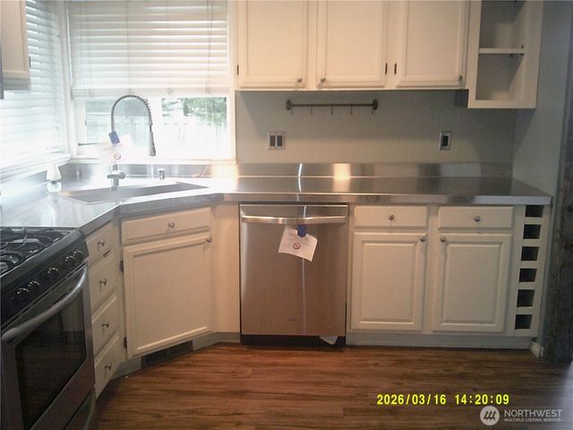 305 S 32nd Place, Mount Vernon, WA 98274