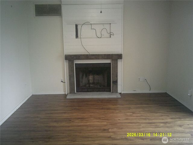 305 S 32nd Place, Mount Vernon, WA 98274