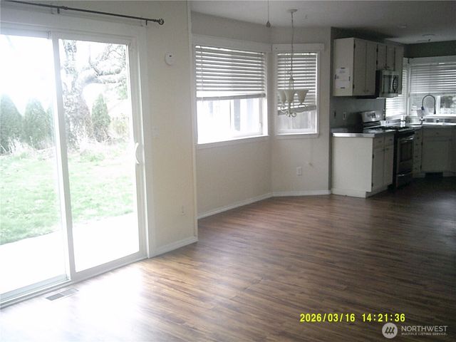 305 S 32nd Place, Mount Vernon, WA 98274