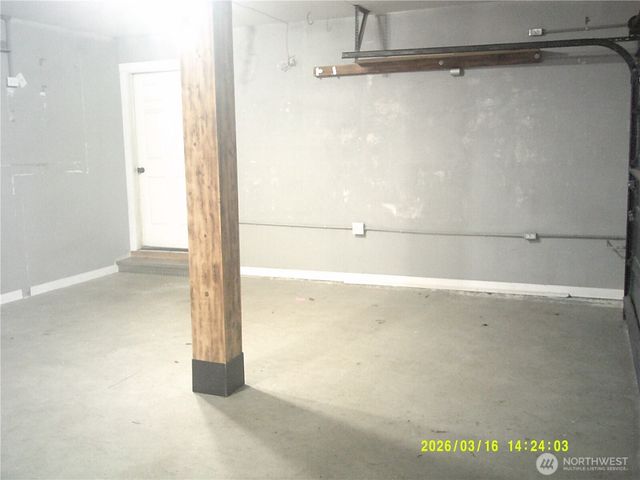 305 S 32nd Place, Mount Vernon, WA 98274