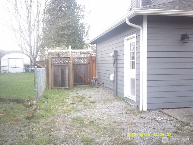 305 S 32nd Place, Mount Vernon, WA 98274