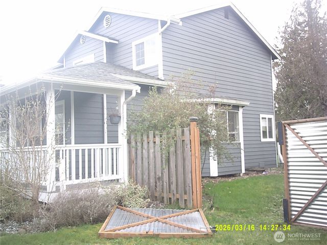 305 S 32nd Place, Mount Vernon, WA 98274