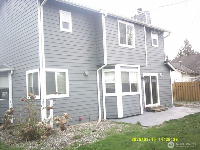 305 S 32nd Place, Mount Vernon, WA 98274
