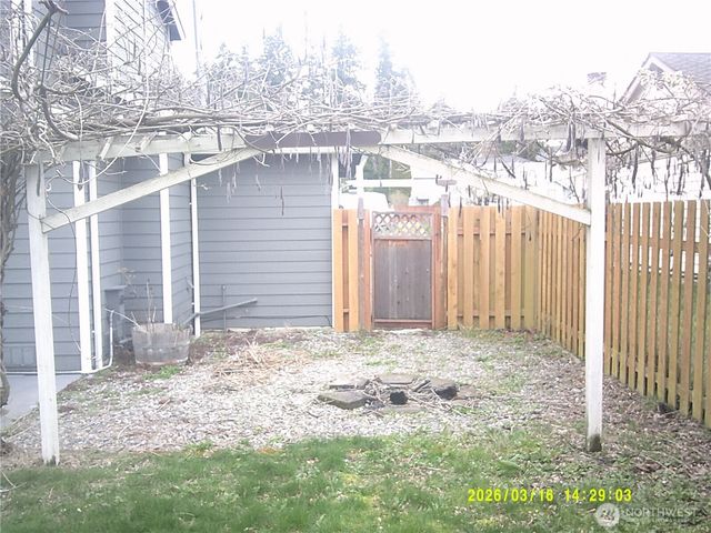 305 S 32nd Place, Mount Vernon, WA 98274