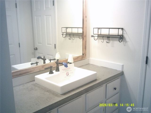 305 S 32nd Place, Mount Vernon, WA 98274