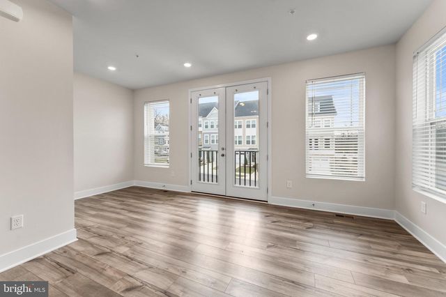 1700 BACK BAY, Essex, MD 21221