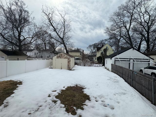 110 Woodside Avenue, Freeport, NY 11520