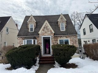 110 Woodside Avenue, Freeport, NY 11520