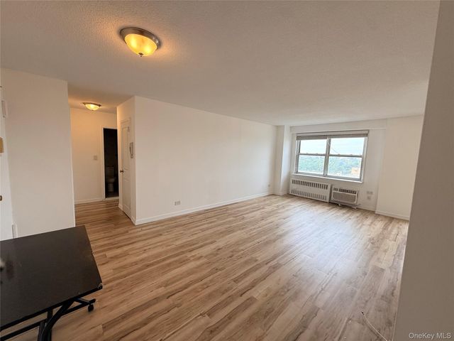 2550 Olinville Avenue 15H, Bronx, NY 10467