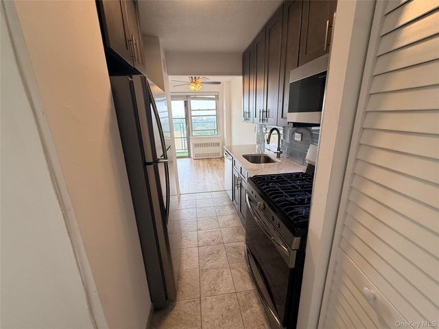 2550 Olinville Avenue 15H, Bronx, NY 10467