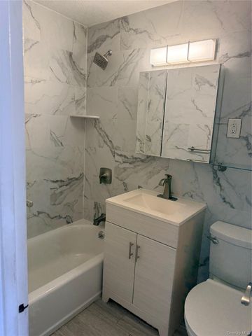 2550 Olinville Avenue 15H, Bronx, NY 10467