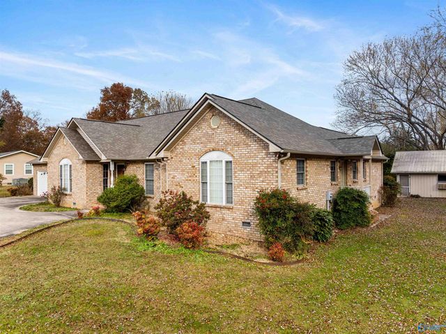 323 Fourth Ave, Rainsville, AL 35986