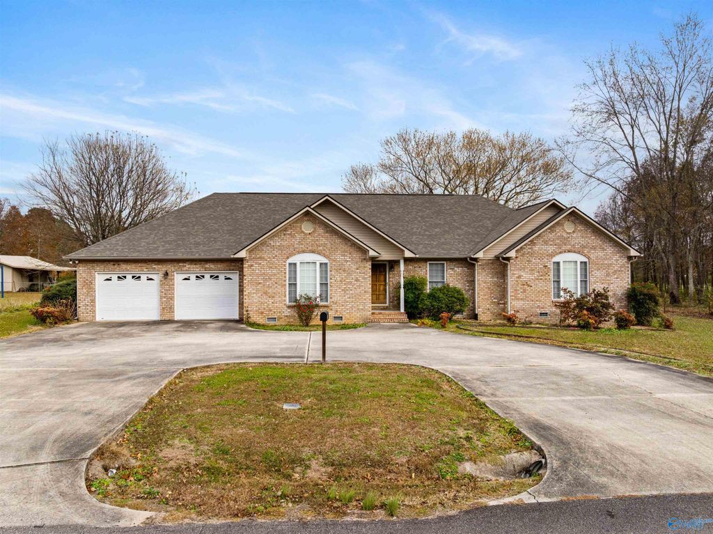 323 Fourth Ave, Rainsville, AL 35986