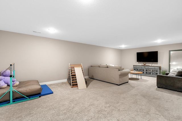 877 N Cloverleaf St, Goddard, KS 67052