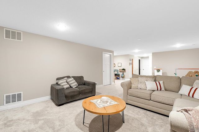 877 N Cloverleaf St, Goddard, KS 67052