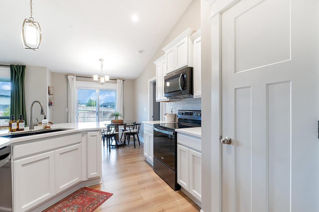 877 N Cloverleaf St, Goddard, KS 67052