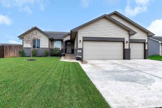 877 N Cloverleaf St, Goddard, KS 67052