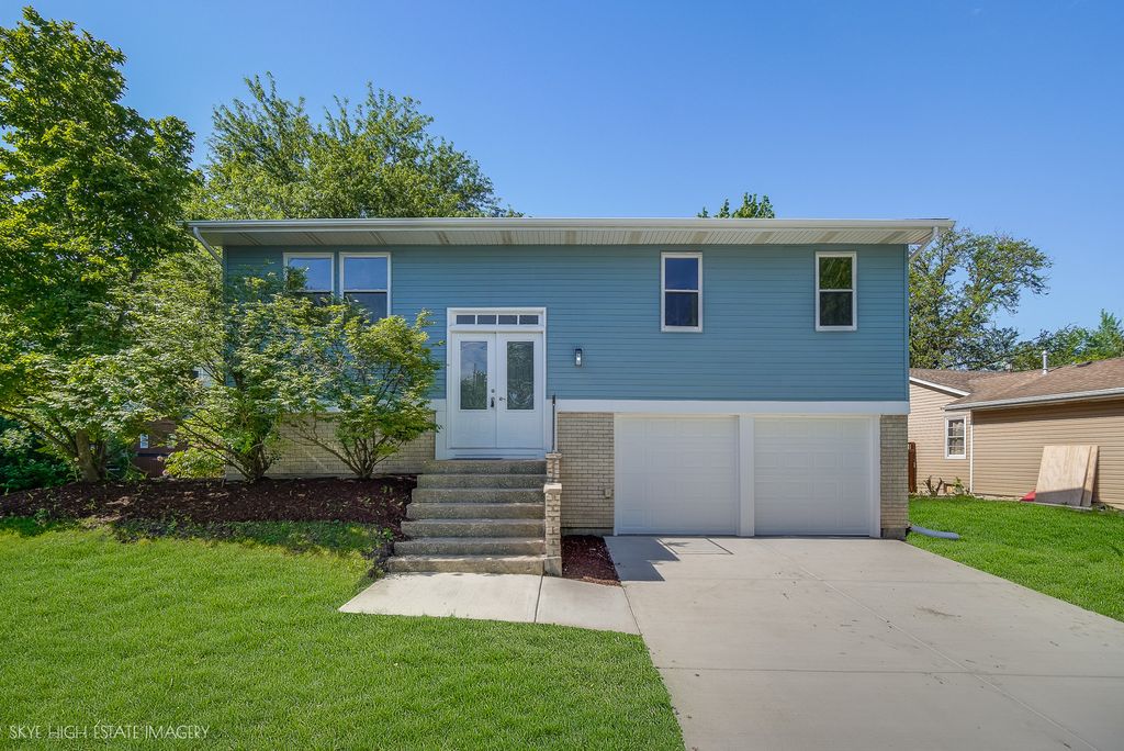 8131 W Evergreen Drive, Frankfort, IL 60423