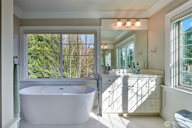 2736 34th Avenue S, Seattle, WA 98144