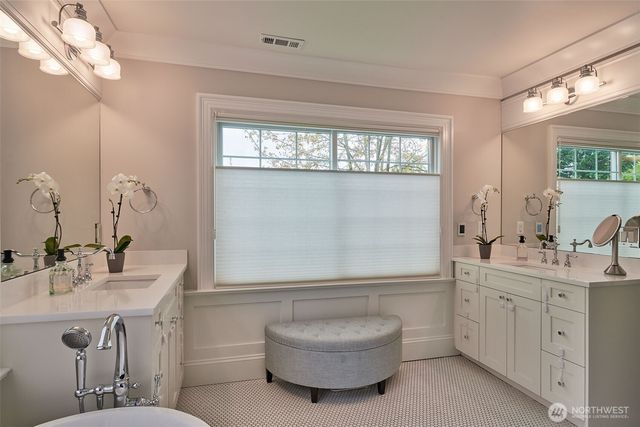 2736 34th Avenue S, Seattle, WA 98144