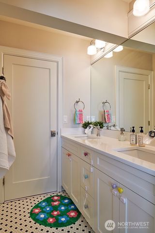 2736 34th Avenue S, Seattle, WA 98144