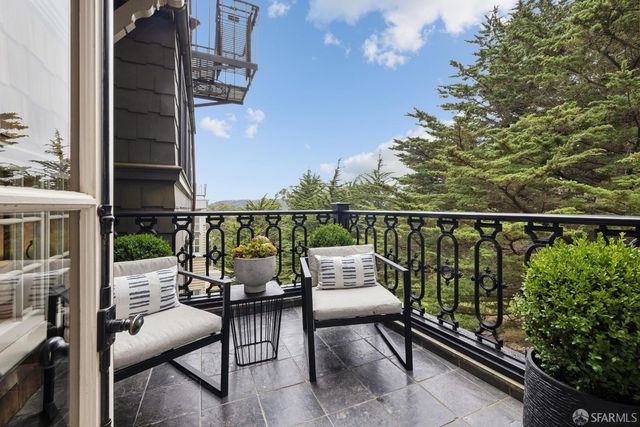 3140 Pacific Avenue, San Francisco, CA 94115
