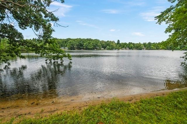 101 Horizon Island Road, Lunenburg, MA 01462