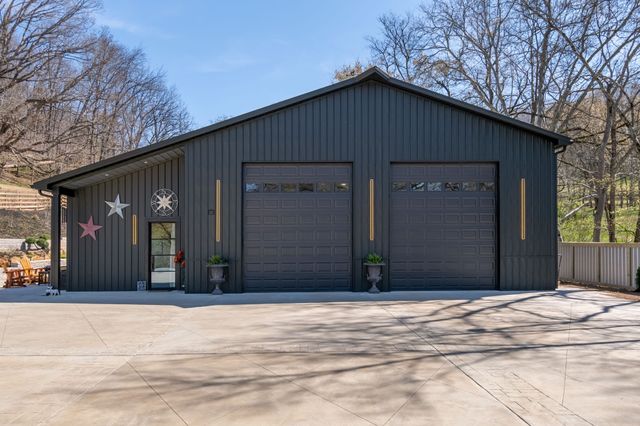 2896 Fly Rd, Santa Fe, TN 38482