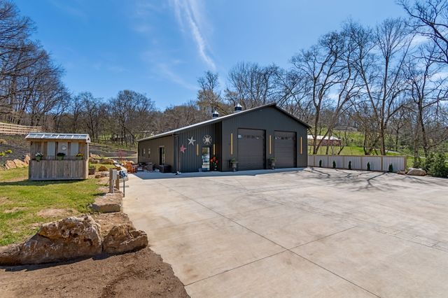 2896 Fly Rd, Santa Fe, TN 38482