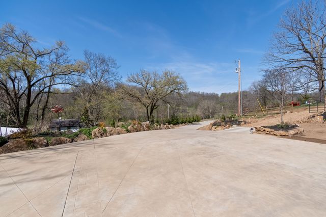 2896 Fly Rd, Santa Fe, TN 38482