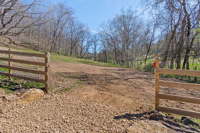 2896 Fly Rd, Santa Fe, TN 38482