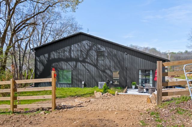 2896 Fly Rd, Santa Fe, TN 38482