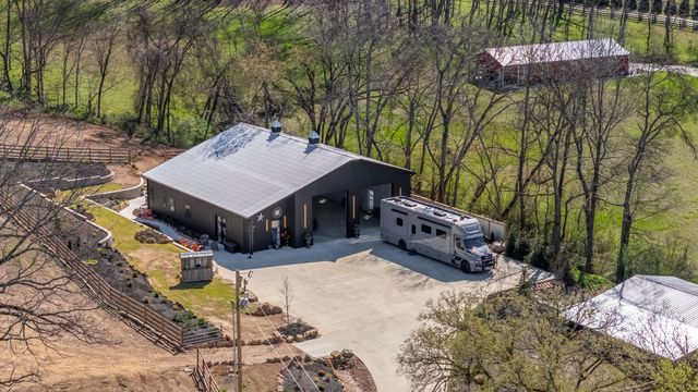 2896 Fly Rd, Santa Fe, TN 38482