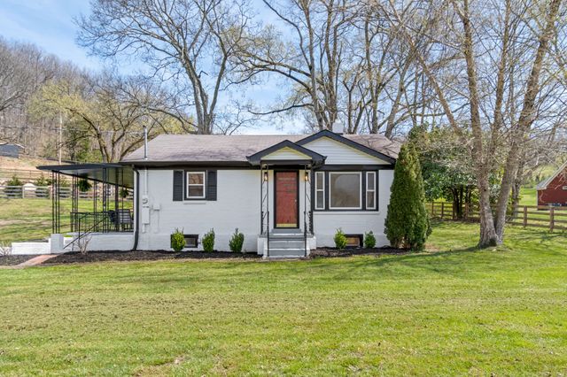 2896 Fly Rd, Santa Fe, TN 38482