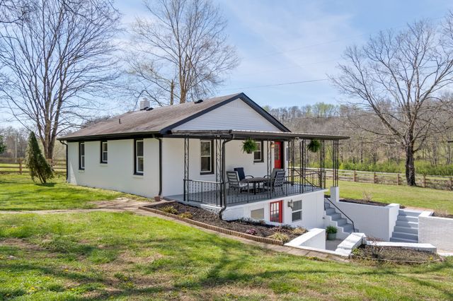 2896 Fly Rd, Santa Fe, TN 38482
