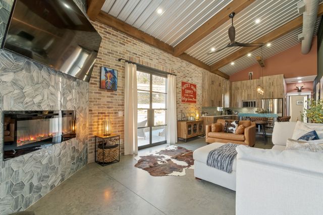 2896 Fly Rd, Santa Fe, TN 38482