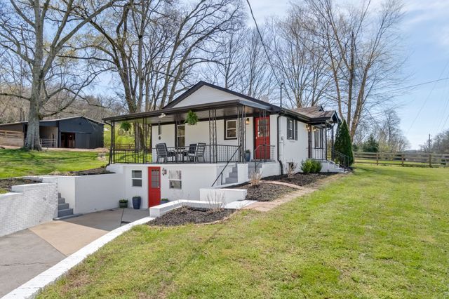 2896 Fly Rd, Santa Fe, TN 38482
