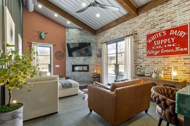 2896 Fly Rd, Santa Fe, TN 38482