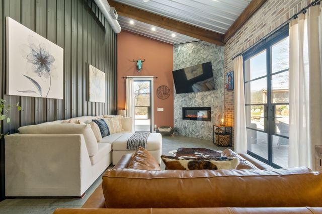 2896 Fly Rd, Santa Fe, TN 38482