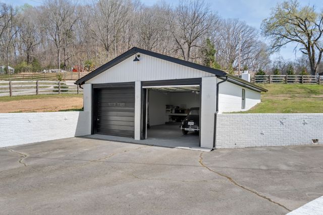 2896 Fly Rd, Santa Fe, TN 38482