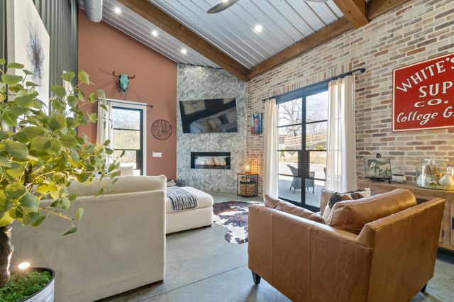 2896 Fly Rd, Santa Fe, TN 38482