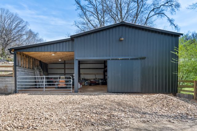 2896 Fly Rd, Santa Fe, TN 38482