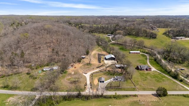 2896 Fly Rd, Santa Fe, TN 38482