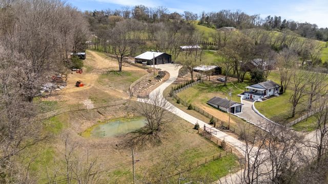 2896 Fly Rd, Santa Fe, TN 38482