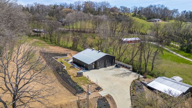 2896 Fly Rd, Santa Fe, TN 38482