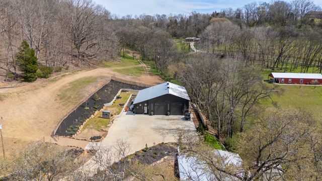 2896 Fly Rd, Santa Fe, TN 38482