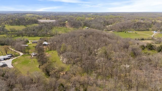 2896 Fly Rd, Santa Fe, TN 38482