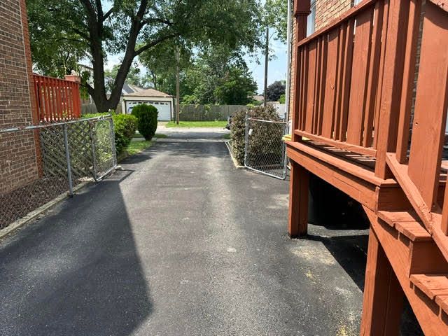 17611 Maple Street, Lansing, IL 60438