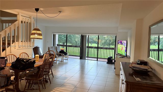 465 W Park Dr 11-3, Miami, FL 33172